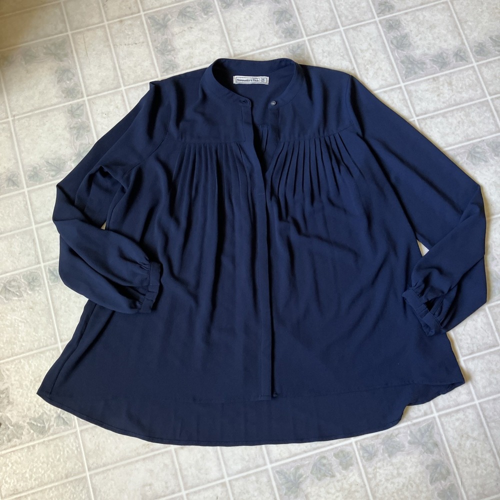 Abercrombie &‎ Fitch Blouse medium Loose Navy Preppy Y2K Pleated Romantic Modest